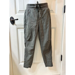 Athleta Green Trekkie North Jogger Pants Woman’s Size 4 EUC gorpcore